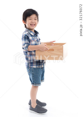 Cute Asian child holding empty wooden box 32176072