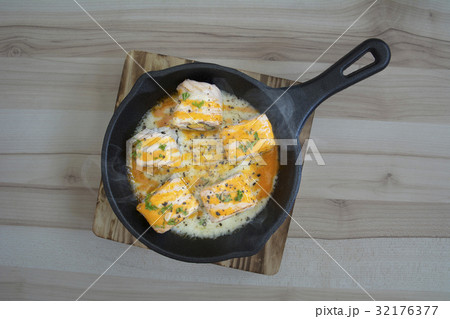 Japanese food set of grilled salmon sushi Japanese food set of grilled salmon sushi 32176377