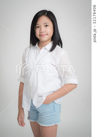 Portrait of beautiful Asian girl 32176406