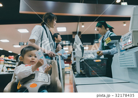 supermarket supermarket 32178435