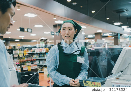 supermarket supermarket 32178524