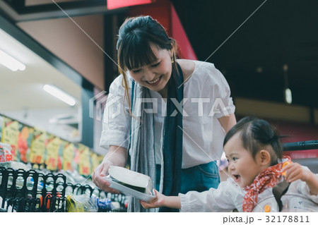 supermarket 32178811