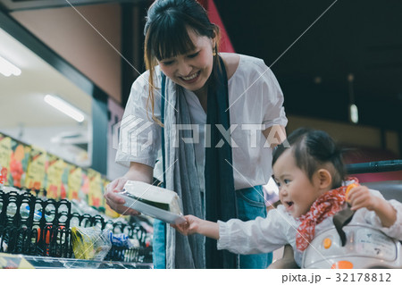 supermarket supermarket 32178812