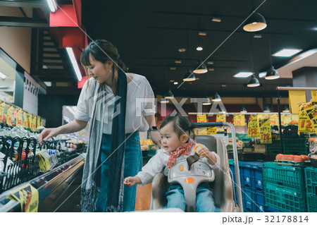 supermarket 32178814