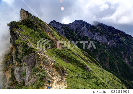北アルプス・不帰の険の登山道 32181901