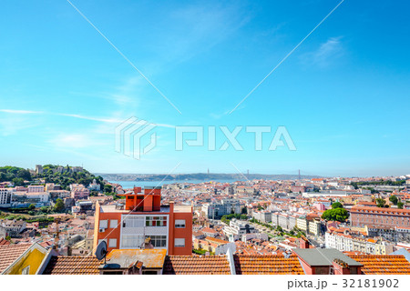 リスボンの町並み 32181902