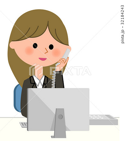 スーツの女性　PCと電話 32184243