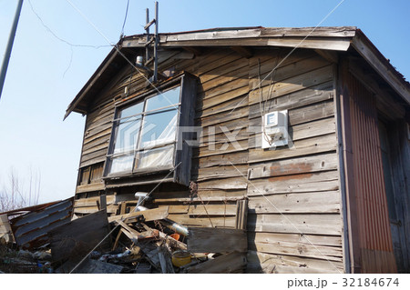 荒れた空家 32184674