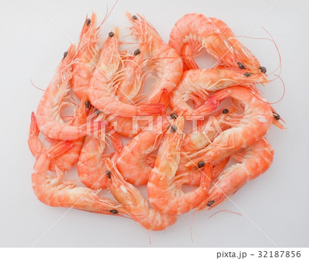 Cooked Prawns or Tiger Shrimps in A Tray 32187856