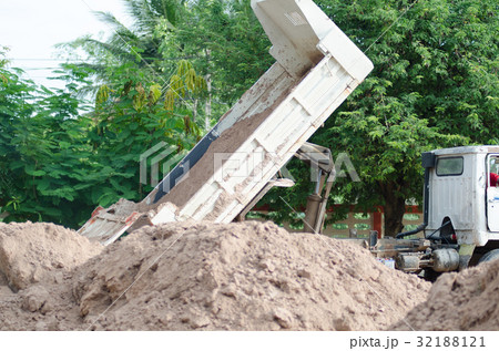 Dump truck to soil to improve the soil. For constr Dump truck to soil to improve the soil. For constr 32188121