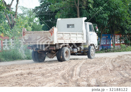 Dump truck to soil to improve the soil. For constr Dump truck to soil to improve the soil. For constr 32188122