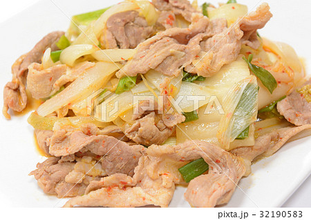 おいしいキムチ肉野菜炒め 32190583