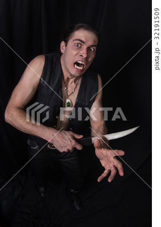 The man cuting him arm a big knife The man cuting him arm a big knife 32191509