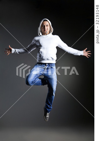 Dancer posing in front of the studio background Dancer posing in front of the studio background 32193148
