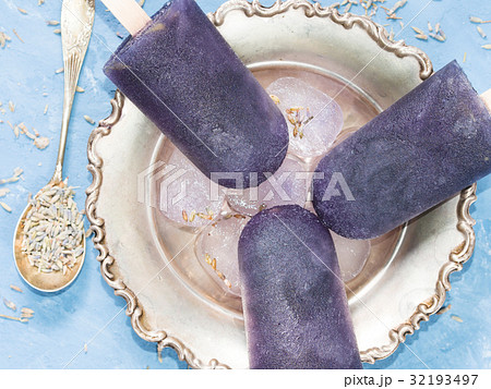 Lavender popsicles in a bowl 32193497