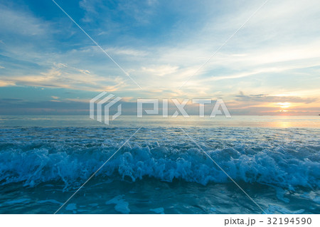 Colorful Sunset In The Beach 32194590