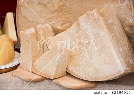 Chunk of Parmesan cheese at outdoor market 32194919