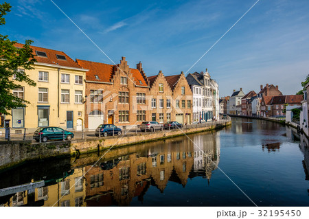 Bruges (Brugge) cityscape with water canal Bruges (Brugge) cityscape with water canal 32195450