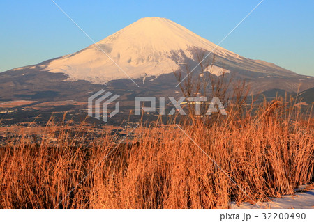 箱根・矢倉岳から見る朝焼けの富士山 箱根・矢倉岳から見る朝焼けの富士山 32200490