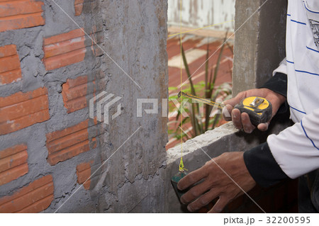 Brick builders are capturing the right angles to t 32200595