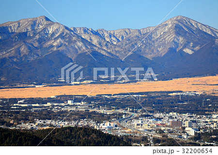 箱根・足柄峠から見る御殿場市街と愛鷹山 箱根・足柄峠から見る御殿場市街と愛鷹山 32200654