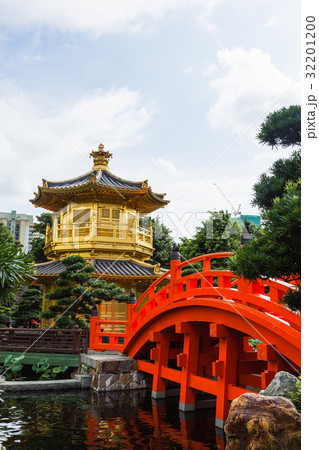 香港　南蓮園池の圓満閣 32201200