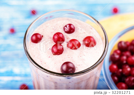 cranberry smoothie in a glass 32201271