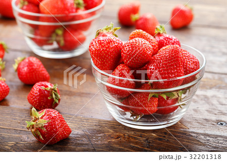 Ripe beautiful strawberry Ripe beautiful strawberry 32201318
