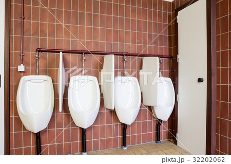 urinal on the wall 32202062