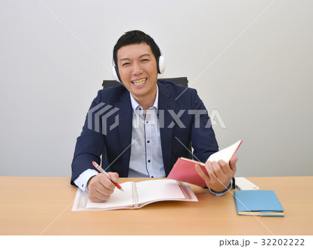ビジネスマンと語学学習 ビジネスマンと語学学習 32202222