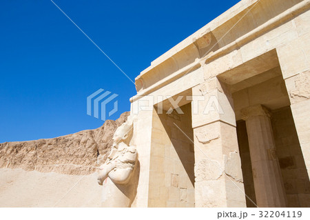 The temple of Hatshepsut near Luxor in Egypt 32204119