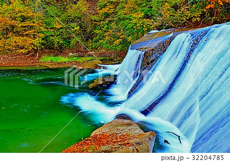 紅葉の滑津大滝 紅葉の滑津大滝 32204785