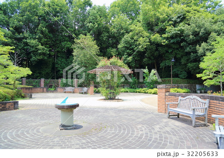 夏の公園 日時計広場 夏の公園 日時計広場 32205633
