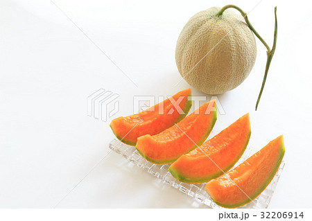 くだもの 食べ頃の完熟メロン 品種:夕張メロン くだもの 食べ頃の完熟メロン 品種:夕張メロン 32206914