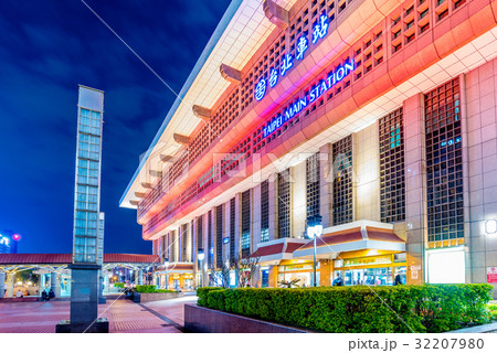 Taipei main station view at night 32207980