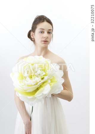 ブライダルビューティーイメージショット 外国人女性 32210075