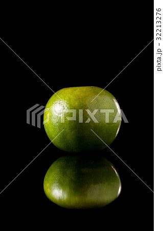 Tangerine green orange fruit on a black background 32213276