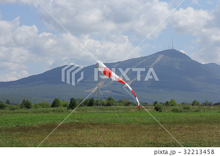 pointer to the direction and strength of wind  32213458