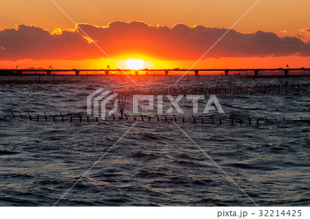東京湾アクアラインに沈む夕日 32214425