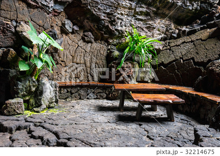 volcanic cave in Jameos del Agua, Lanzarote volcanic cave in Jameos del Agua, Lanzarote 32214675