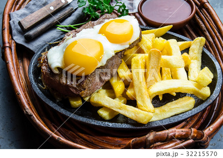 Peruvian Latin American food. Lomo a lo pobre Peruvian Latin American food. Lomo a lo pobre 32215570