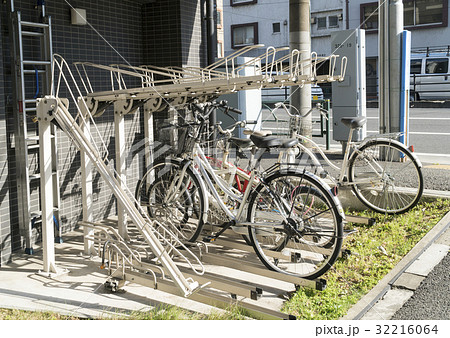 マンションの駐輪場　2段式ラック 32216064