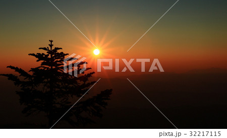 田の原から見る朝日 32217115