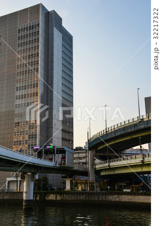 中之島高速道路入口と高層ビル 中之島高速道路入口と高層ビル 32217322