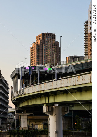中之島高速道路入口と高層ビル 中之島高速道路入口と高層ビル 32217324