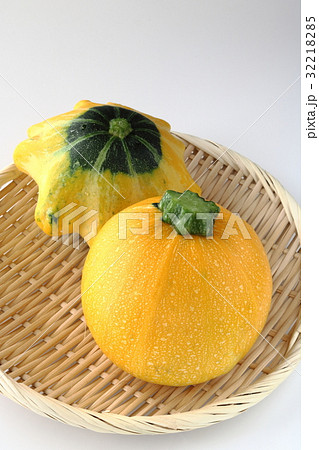 丸形のズッキーニ 32218285