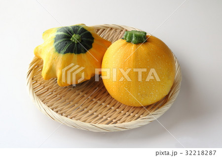 丸形のズッキーニ 32218287