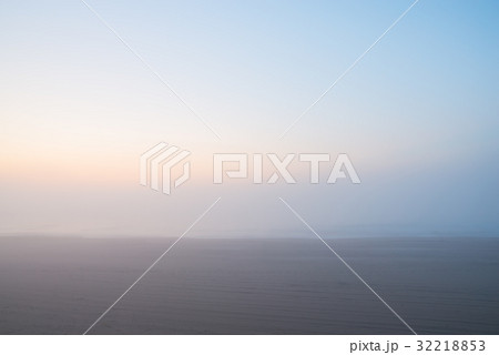 海霧と朝焼け風景 千葉県九十九里浜 海霧と朝焼け風景 千葉県九十九里浜 32218853
