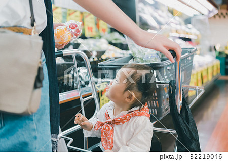 supermarket 32219046