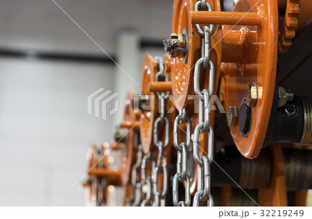 Industrial Steel Chains in orange hoists 32219249